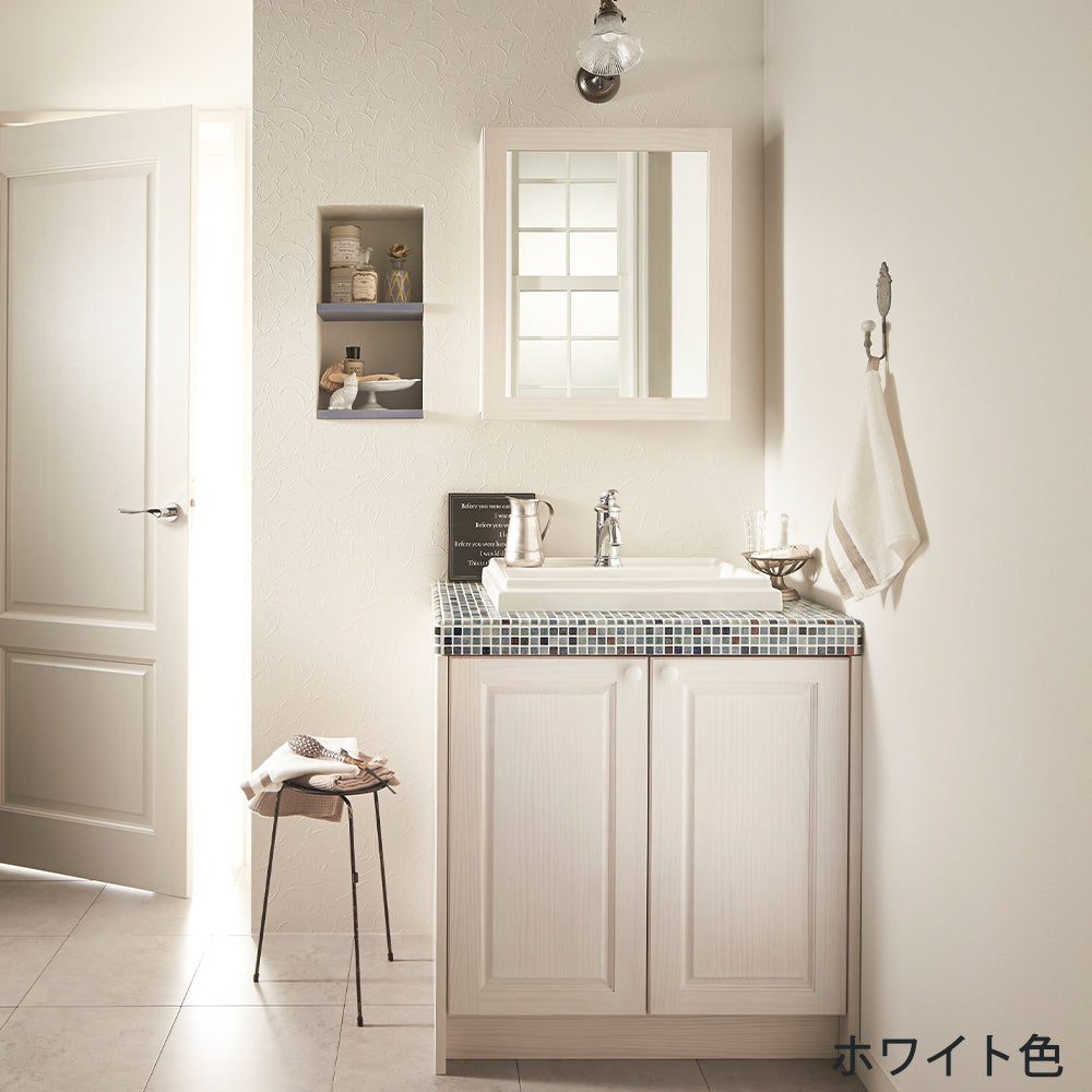 ニュージーパイン®の框組扉付きミラーキャビネット