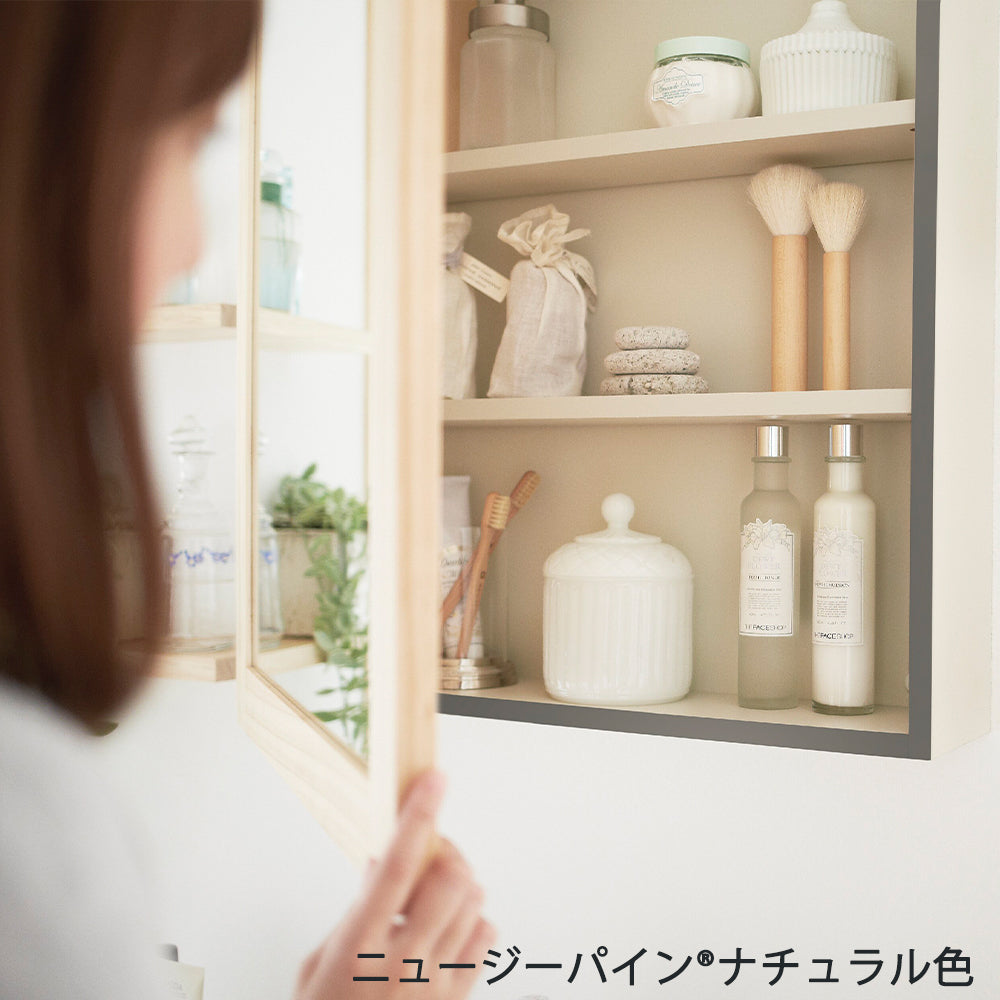 ニュージーパイン®の框組扉付きミラーキャビネット