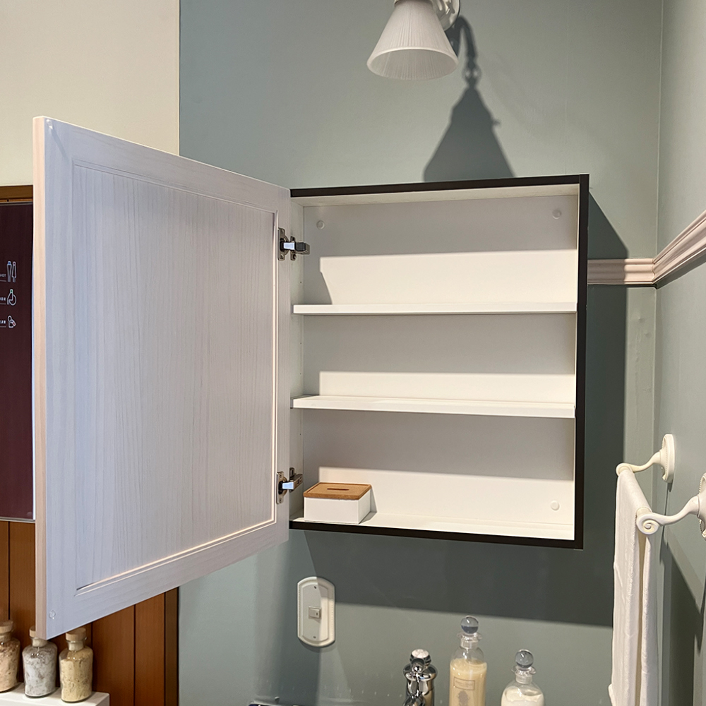 ニュージーパイン®の框組扉付きミラーキャビネット 14